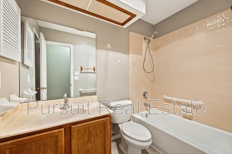 Jacksonville House: 3811 Millpoint Drive