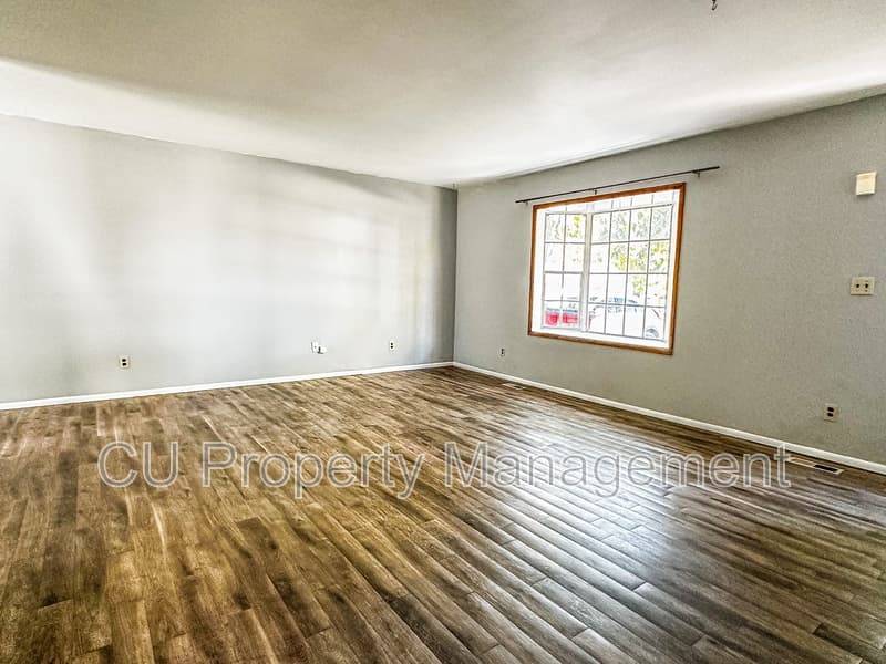 Champaign House: 910 Bellepark Drive