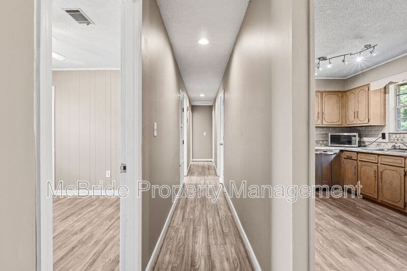 Augusta House: 3615 Goldfinch Drive