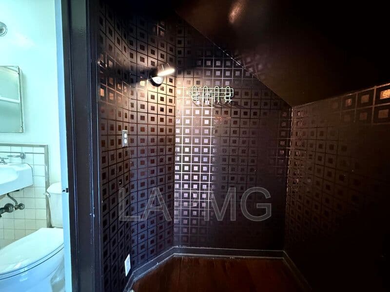 Los Angeles House: 7660 Hollywood Boulevard