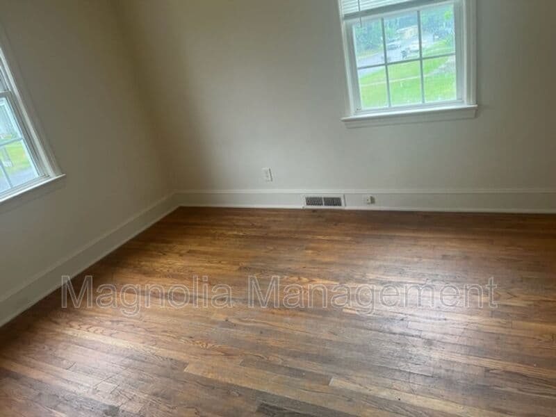 Henderson House: 630 E Montgomery St