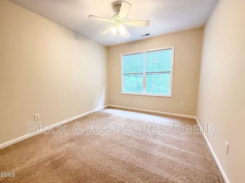 Cary House: 106 Pointe Crest Court