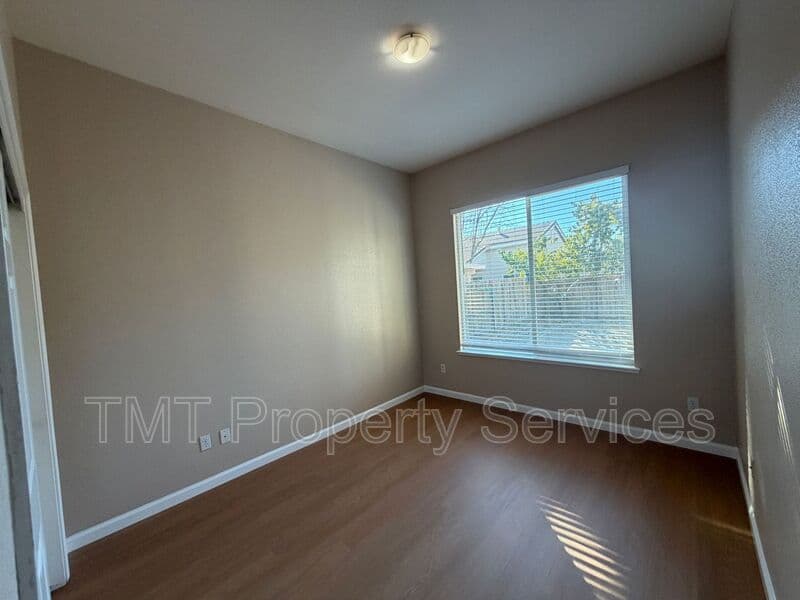 Elk Grove House: 9348 Sierra Spring Way