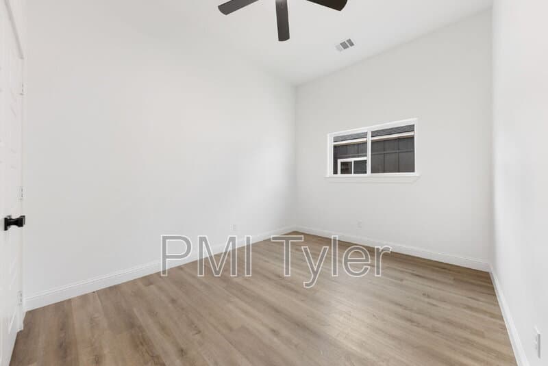 Paris House: 1269 Bonham Street