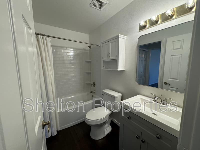 Mesa Condo: 1331 W Baseline Rd, 242