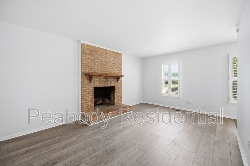 Great Falls House: 10609 Oxford Ct