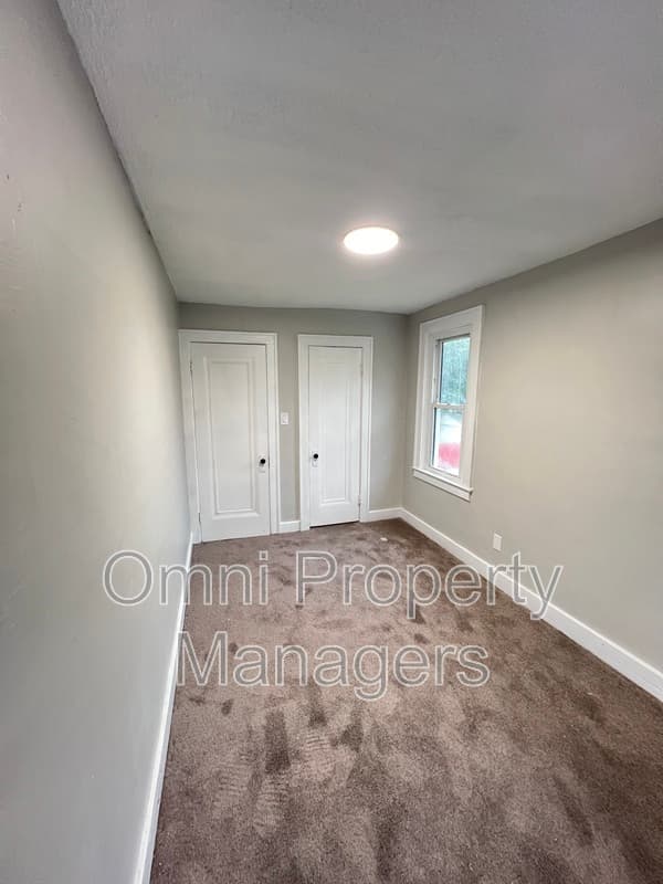 Detroit House: 19241 Moenart Ave