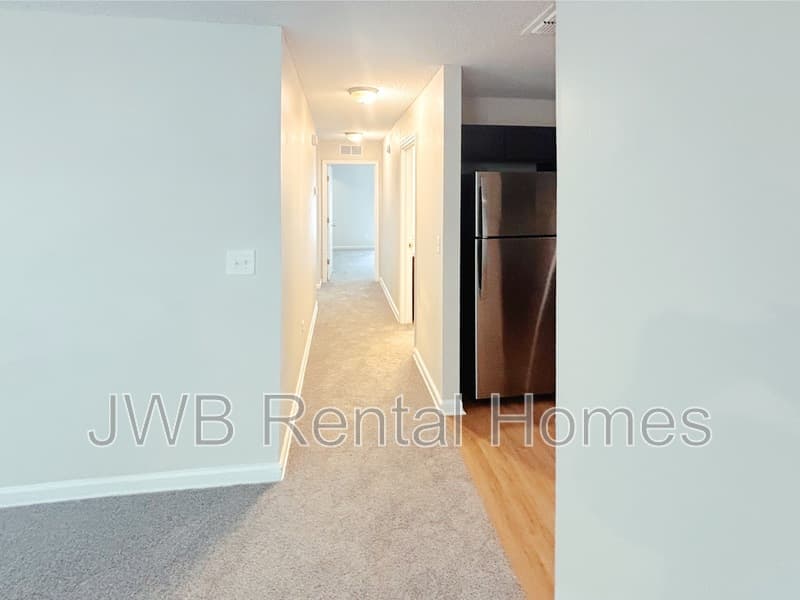 Jacksonville House: 2139 Sessions Ln