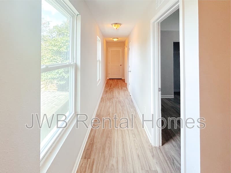 Jacksonville House: 8585 Jasper Ave