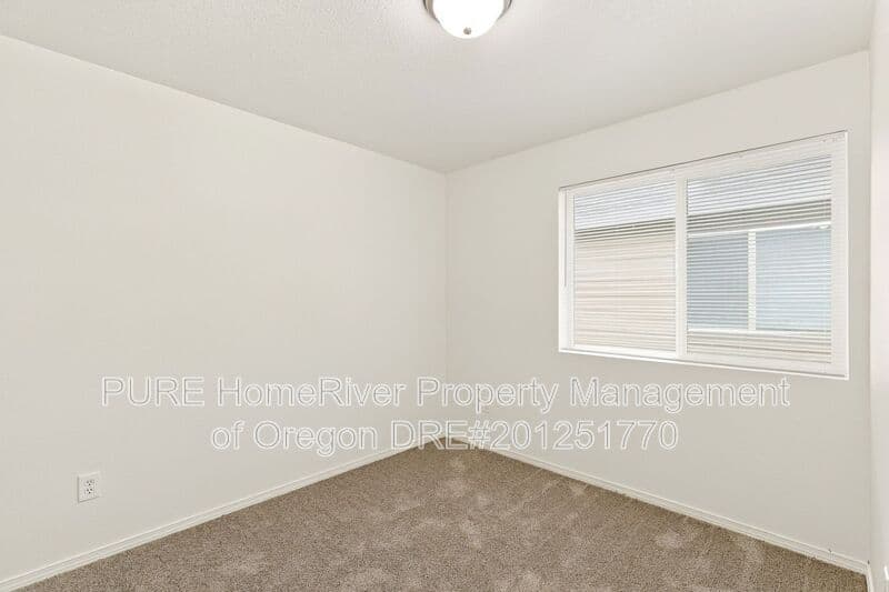 Portland Condo: 141 NE 147th Ave