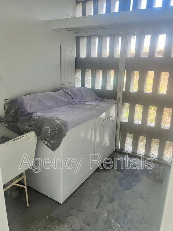 Honolulu Condo: 1349 Mookaula St.
