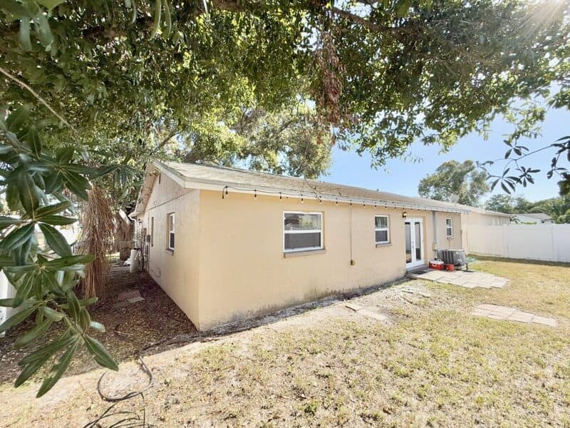 St. Petersburg House: 6943 Buhrley Terrace North