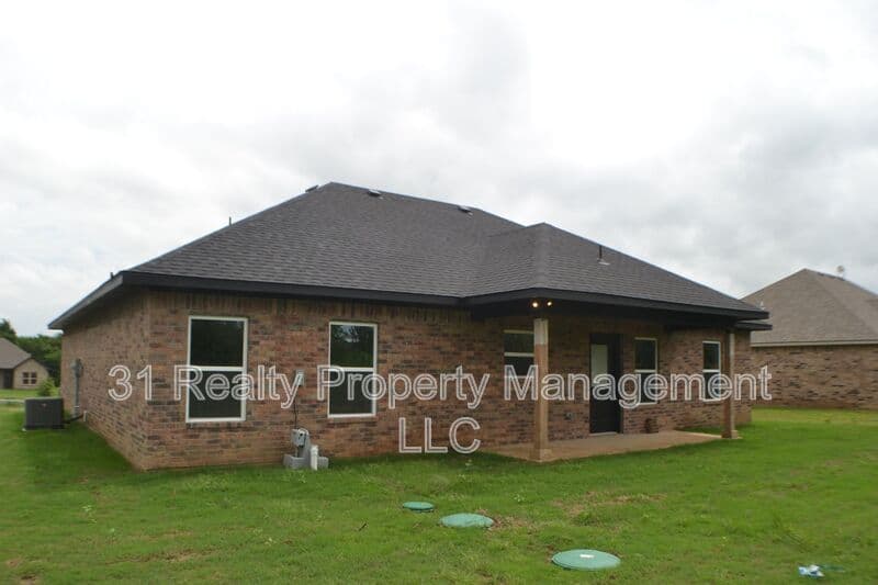 Durant House: 238 Western Hills Dr