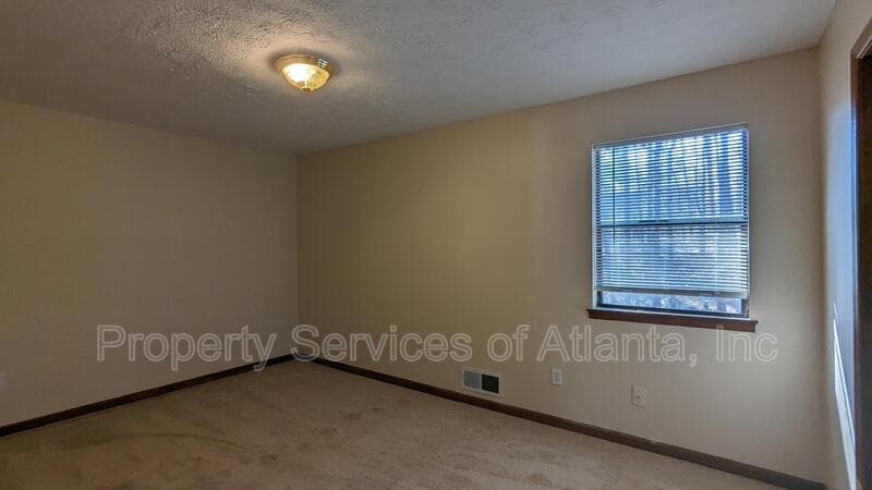 Decatur House: 4341 Old Lake Dr