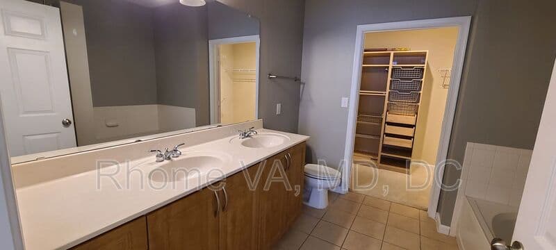 Herndon Condo: 12937 Centre Park Cir