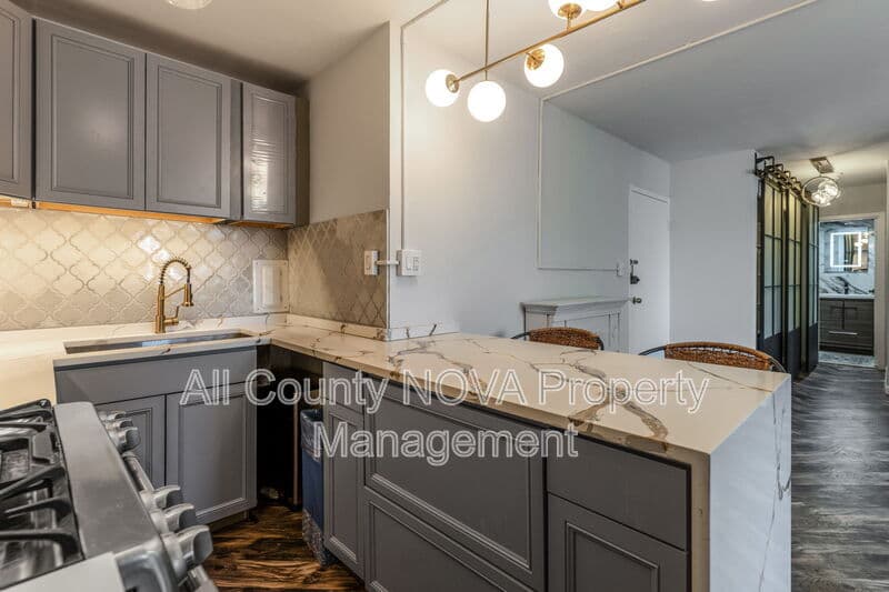 Washington Condo: 922 24th St NW