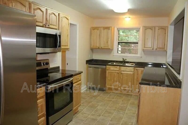 Columbia House: 949 Howard St