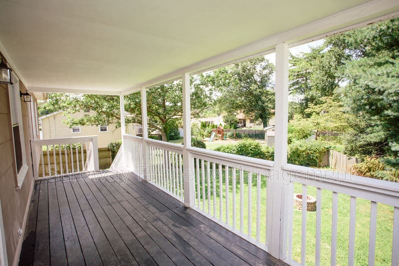 Cherry Hill House: 455 Chapel Ave E