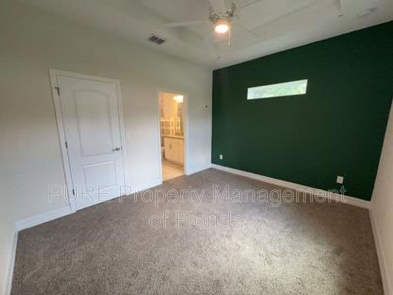 Ocala House: 13831 Sw 33rd Terr
