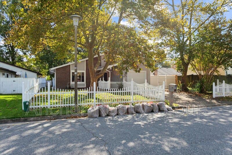 Virginia Beach House: 630 Orangewood Drive