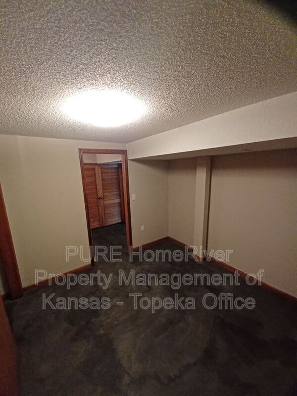 Topeka House: 3618/3620 SW Kiowa Street