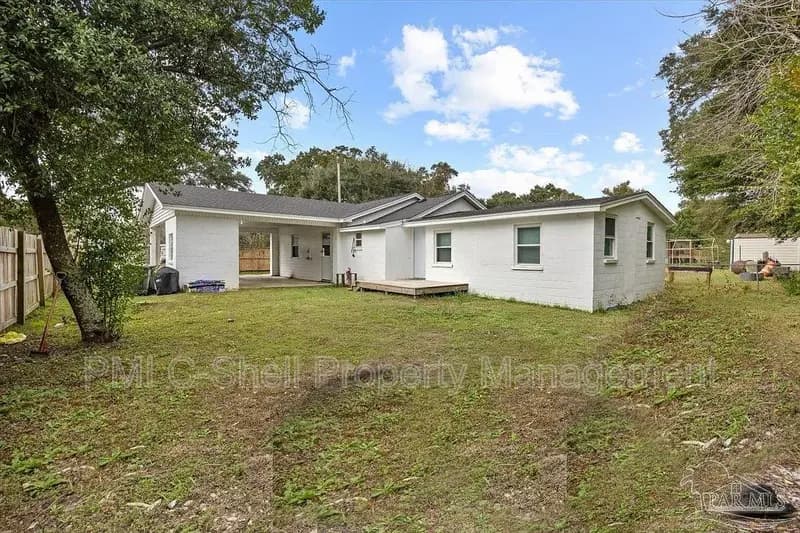 Pensacola House: 3258 Peagler Plaza Rd