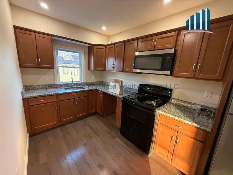 Fall River Condo: 56 Frederick St