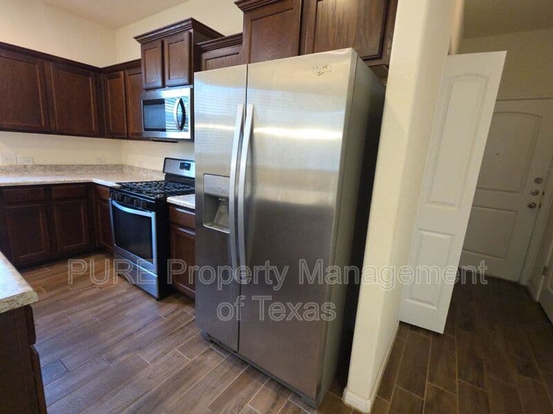 Leander House: 417 Cinnamon Teal
