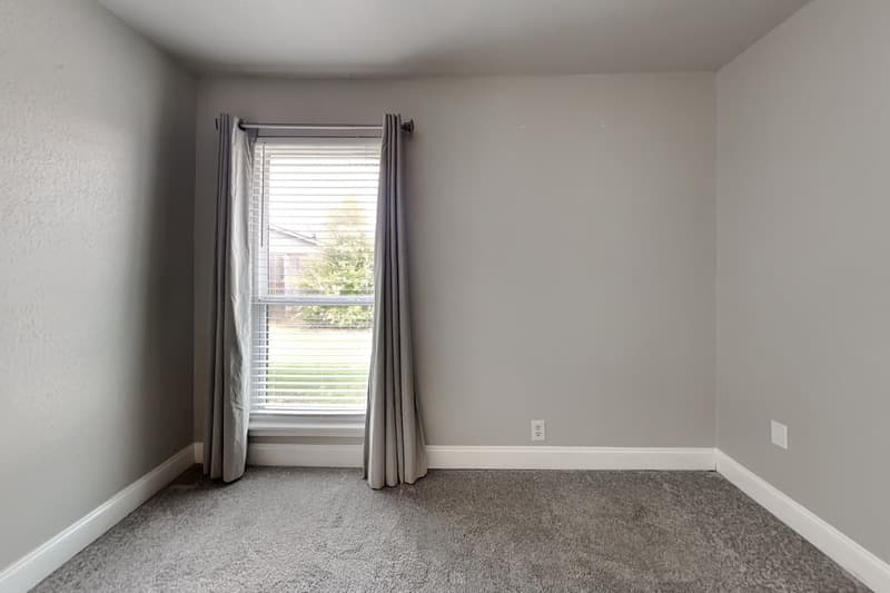 Yukon House: 1051 Royal Ln