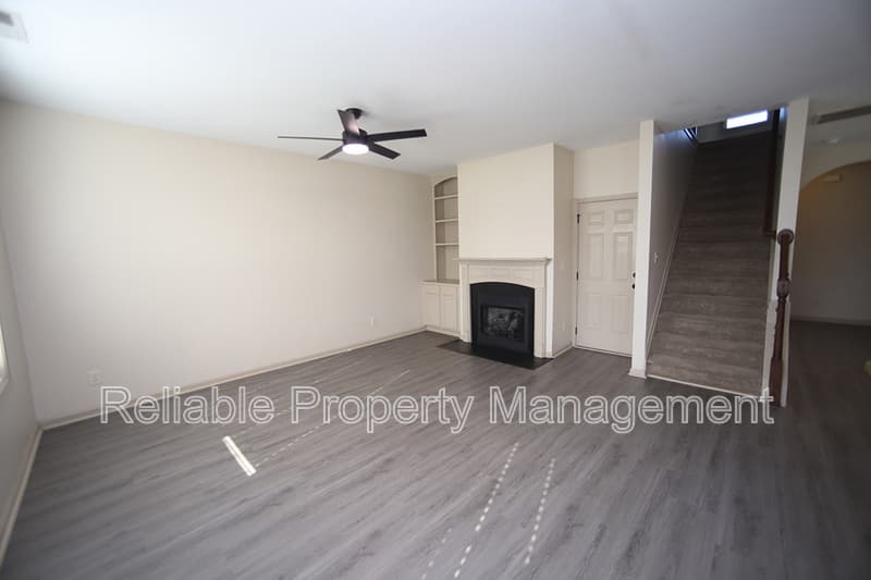 Clayton House: 198 Balboa Parkway