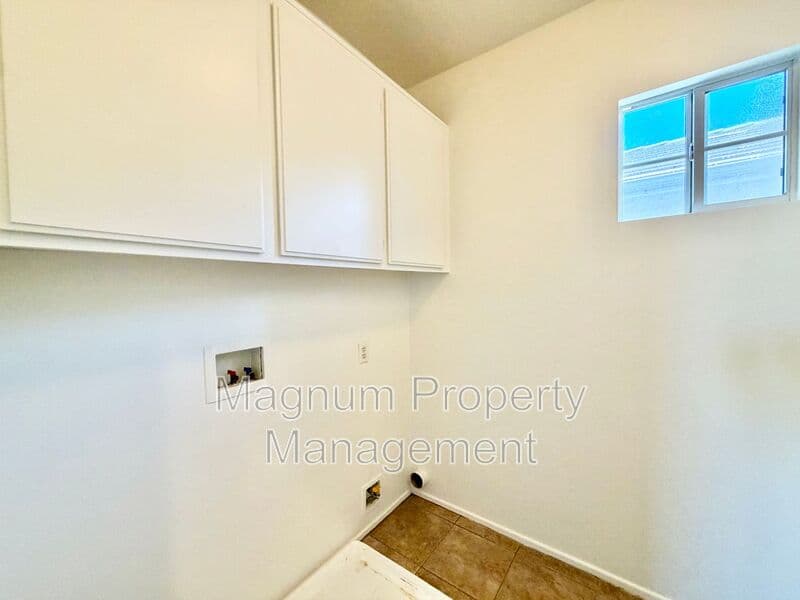 Riverside House: 11324 Riverleaf Dr
