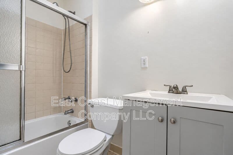 Baltimore House: 2620 E Preston St