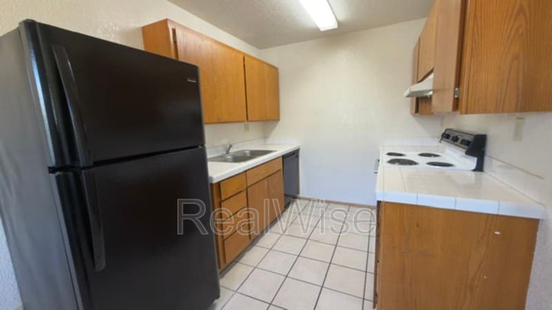 Sutherlin Condo: 415 W First Ave