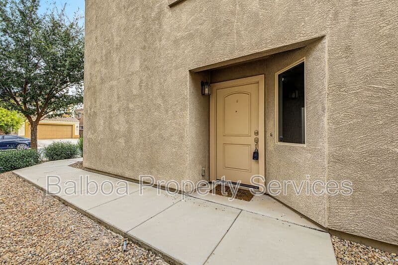 Florence House: 6135 E Paradise Ln