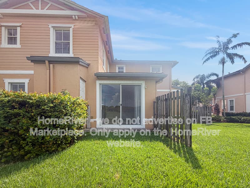 Homestead Townhome: 230 SE 29th Ave