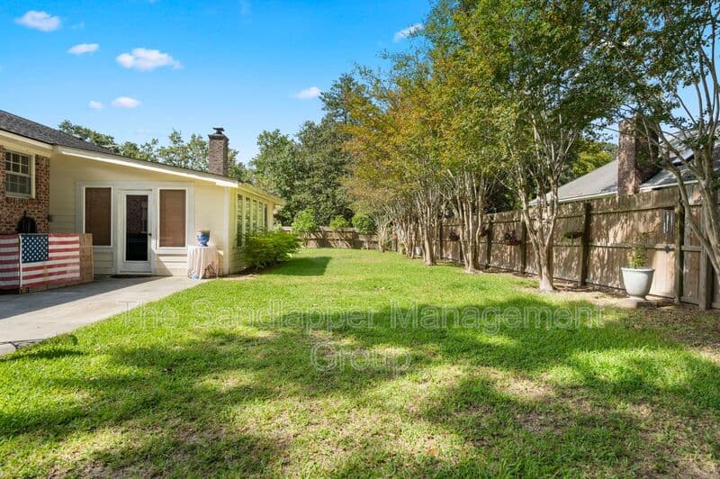 Charleston House: 1652 Boone Hall Drive