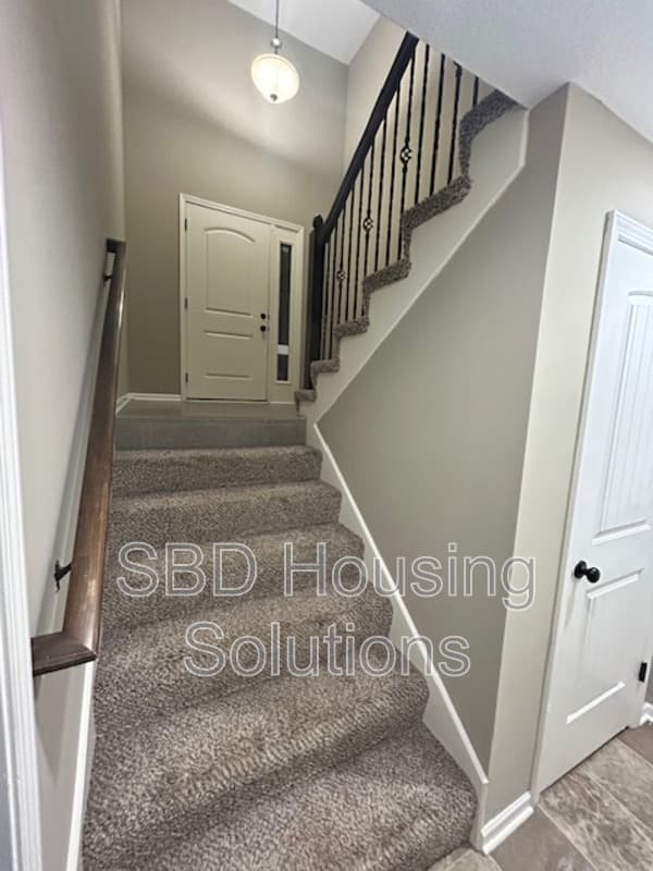 Blue Springs House: 8901 SW 8th St