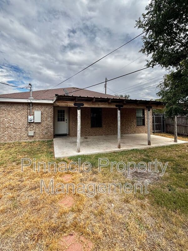 San Angelo House: 2213 S Johnson St