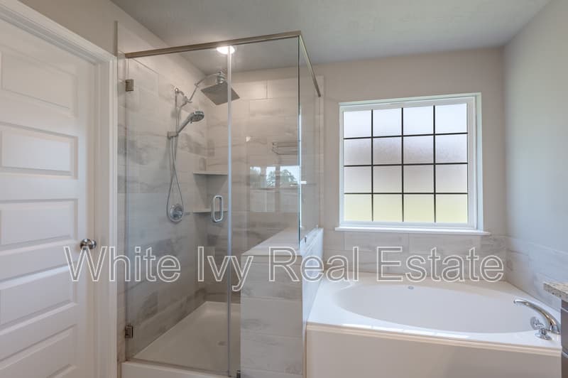 Huntsville House: 3722 Sage Ln