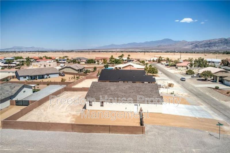 Pahrump House: 6380 Waterford Street