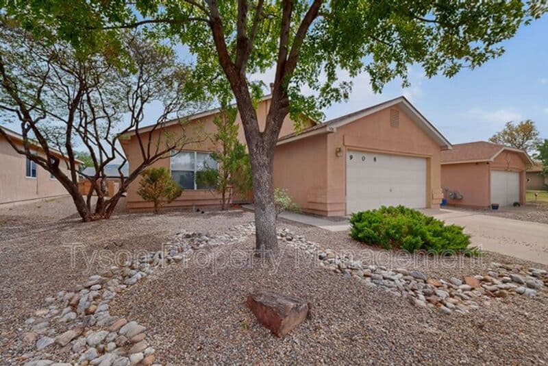 Rio Rancho House: 908 Bursum Ln