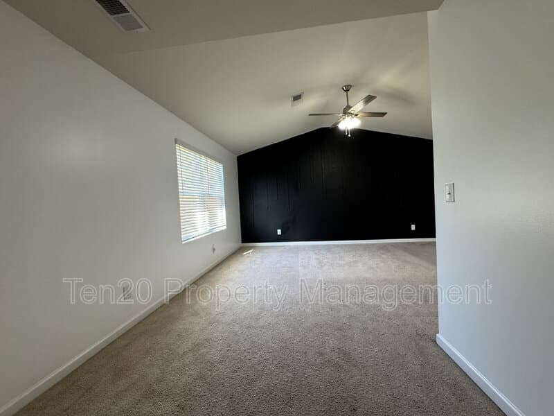 Phenix City House: 318 Irish Lane
