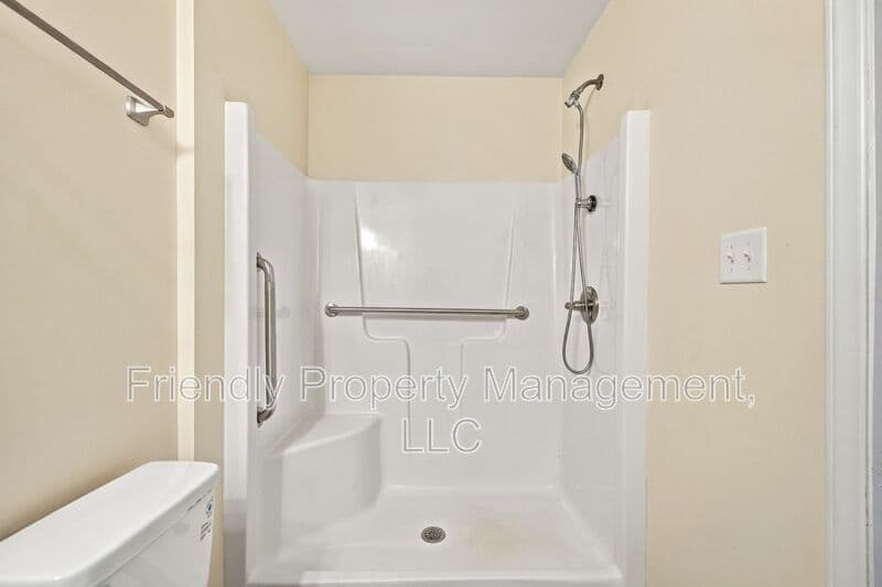 Greensboro House: 1 Llano Ct