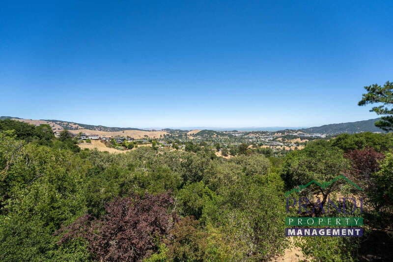 San Anselmo House: 645 Fawn Dr