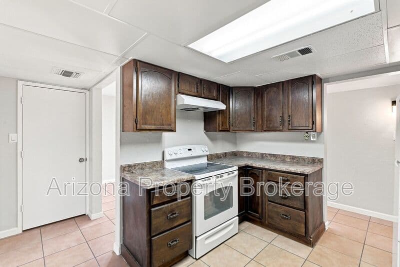 Phoenix House: 3302 W. Solano Dr. South