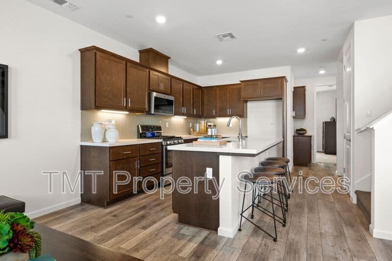 Sacramento Townhome: 31 Advantage Court