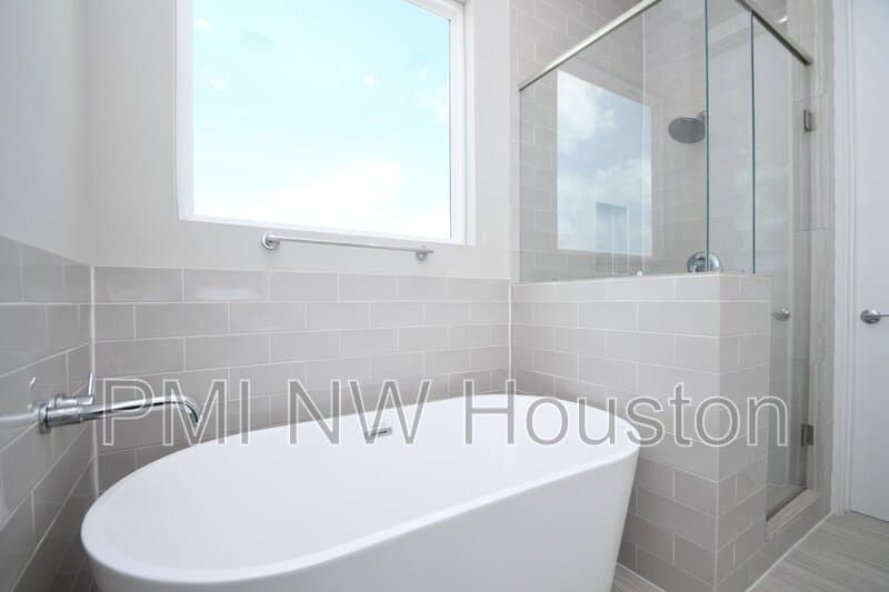 Houston House: 5904 Gardendale Dr
