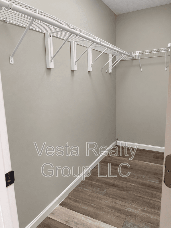 Stockbridge House: 407 Sage Ct