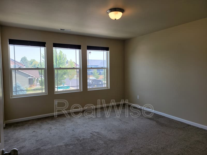 Bend House: 62727 Hawkview Rd