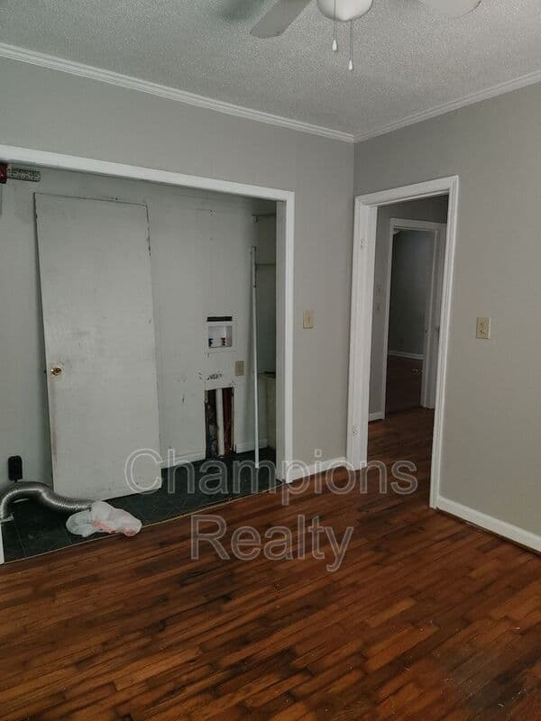 Columbus House: 5415 Eugenia Ave